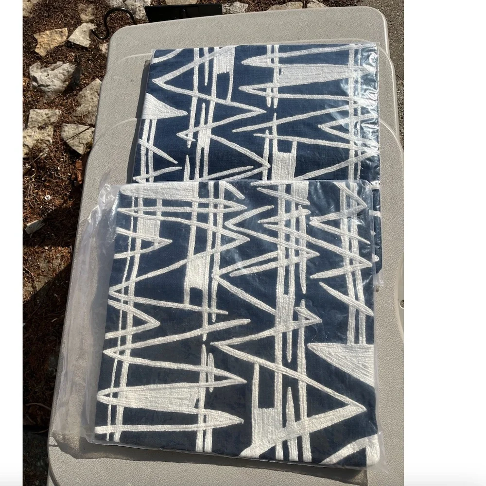 NWT - Pair (2) Woven NAVY MIDNIGHT Diamond Pillow Covers West Elm 20 x 20